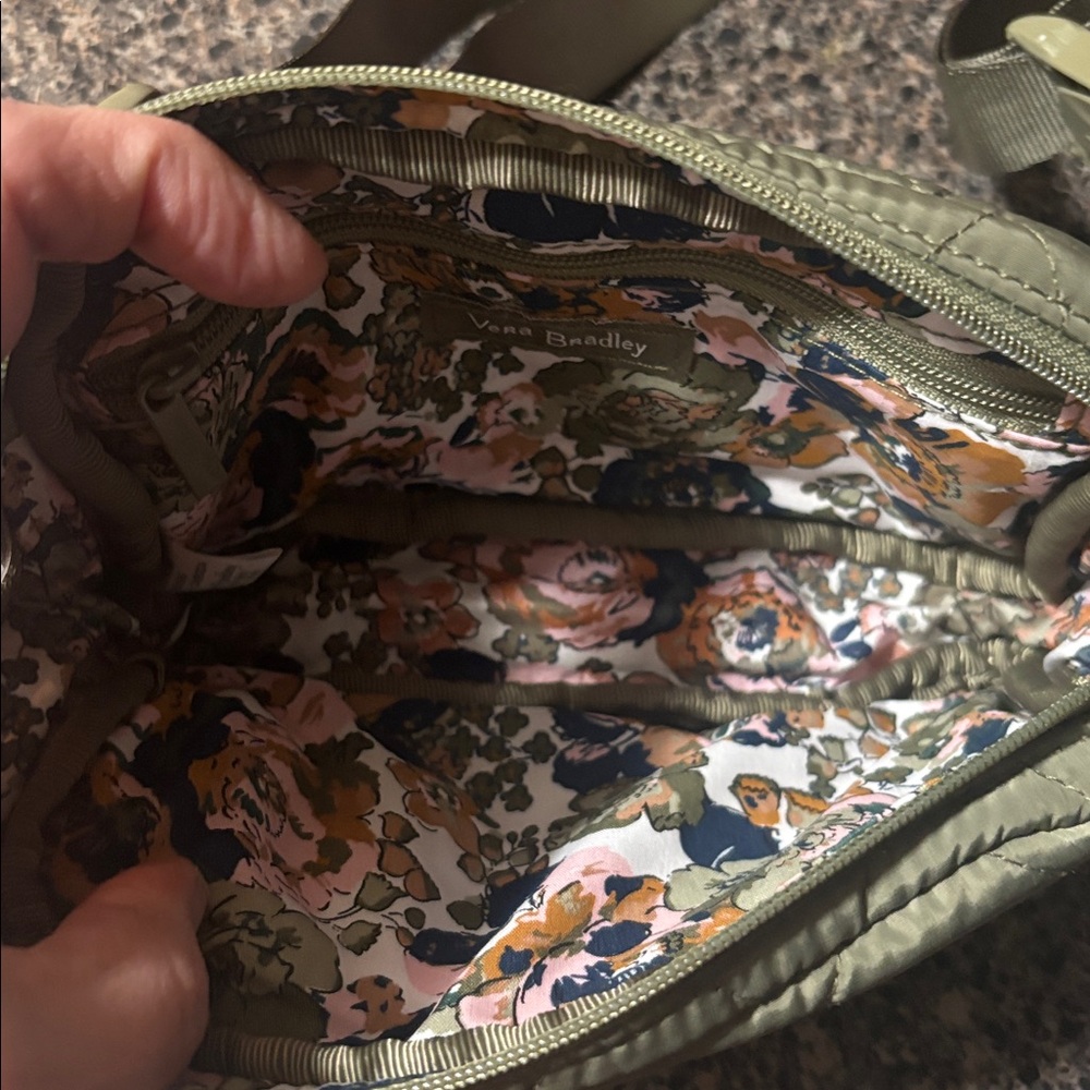 Vera Bradley- Olive Quilted Crossbody Bag-NWT - Picture 4 of 6